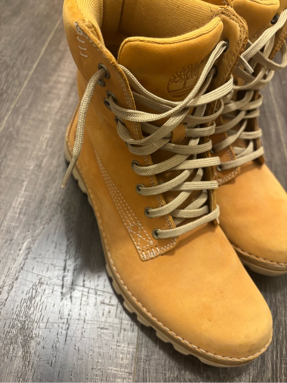 Timberlands women size 9 Lace-Up Boots - Tan/Beige